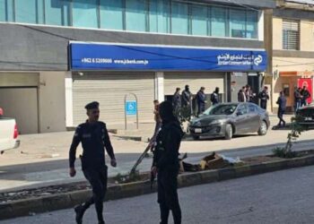 الأمن العام: القبض على الشخصين المتورطين بسرقة فرع أحد البنوك في المفرق