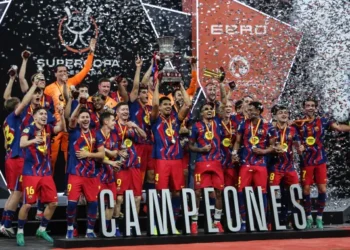 برشلونة يحرز لقب الكأس السوبر الإسبانية بفوز مثير على ريال مدريد