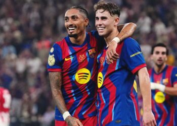 برشلونة يدك شباك بلباو بخماسية ويبلغ نهائي سوبر إسبانيا