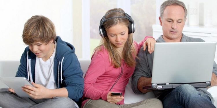 الاقتصاد الرقمي: 96.5% نسبة توفر الإنترنت في المنازل لعام 2024