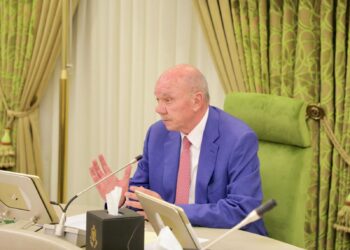 الفايز: رسالة الملك للجيش تعكس قراءة واقعية لطبيعة التحديات الحالية والمقبلة