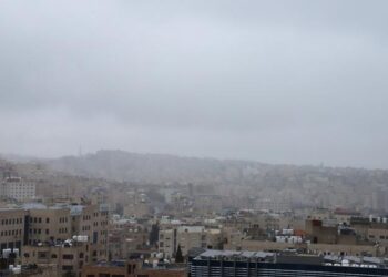 طقس شديد البرودة مع تعمّق المنخفض وتحذيرات من السيول
