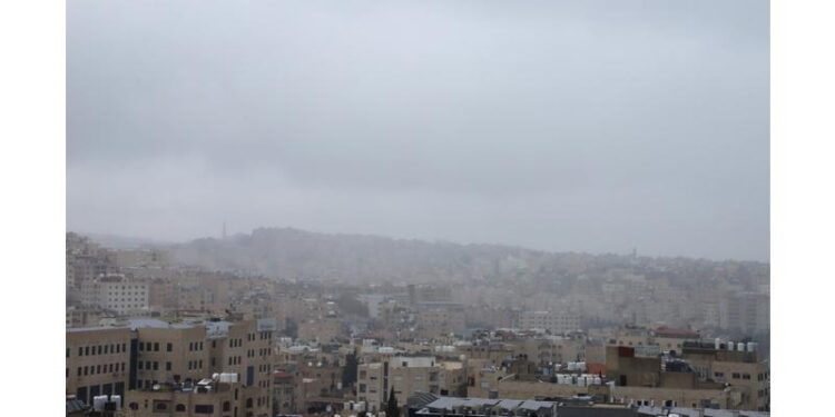 طقس شديد البرودة مع تعمّق المنخفض وتحذيرات من السيول