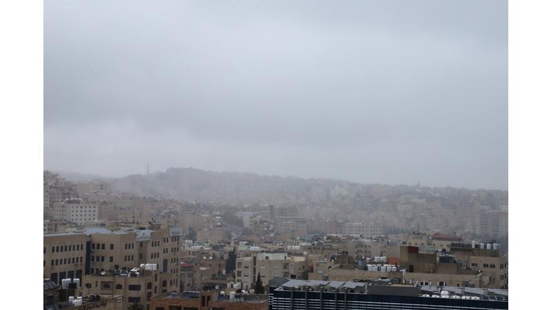 طقس شديد البرودة مع تعمّق المنخفض وتحذيرات من السيول