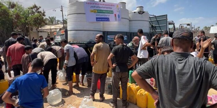 الخيرية الهاشمية: توزيع 500 ألف متر مكعب من المياه في جنوب غزة