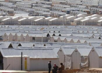 مخيم الأزرق يدخل مرحلة جديدة من التزويد المستدام للكهرباء