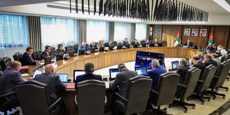 مجلس الوزراء يصدر سلسلة قرارات مهمة للأردنيين