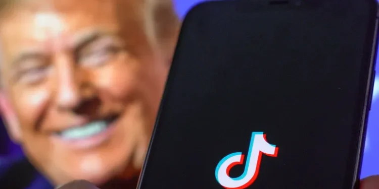 بعد خضوعه لملكية أميركية.. تيك توك يمنع انتقاد ترامب