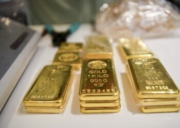 الذهب قرب 5600 دولار مع الإقبال على أصول الملاذ الآمن