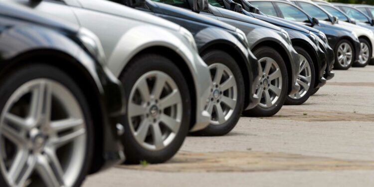 المواصفات: تشديد الرقابة مع الجمارك على تعديلات المركبات المخالفة للقانون