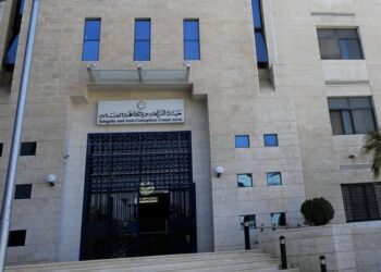 توقيف مندوب شركة تواطأ مع موظف في وزارة التربية والتعليم