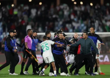 الكاف يفتح تحقيقا في أحداث مباراة الجزائر ونيجيريا بربع نهائي كأس أفريقيا