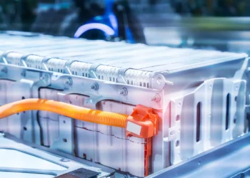 الطاقة: لا قيود على استيراد بطاريات تخزين الطاقة الشمسية