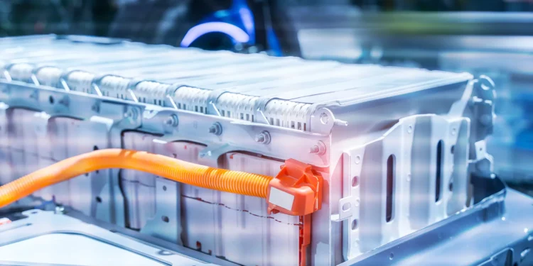 الطاقة: لا قيود على استيراد بطاريات تخزين الطاقة الشمسية