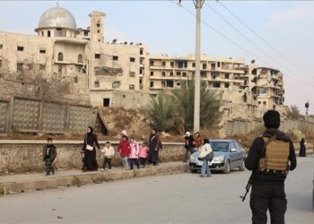 تعليق الرحلات الجوية والدوام بمدارس ومؤسسات حلب