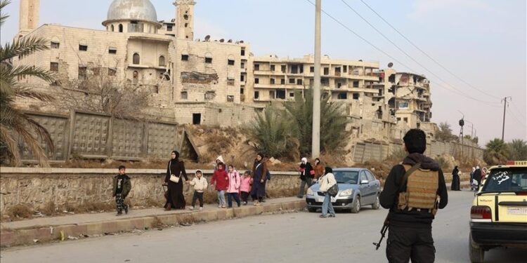 تعليق الرحلات الجوية والدوام بمدارس ومؤسسات حلب
