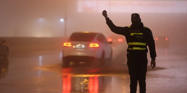 قطع حركة السير على الطريق الصحراوي بسبب انعدام مدى الرؤية