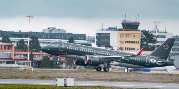 عطل فني يؤخر طائرة للملكية لـ12 ساعة في جدة