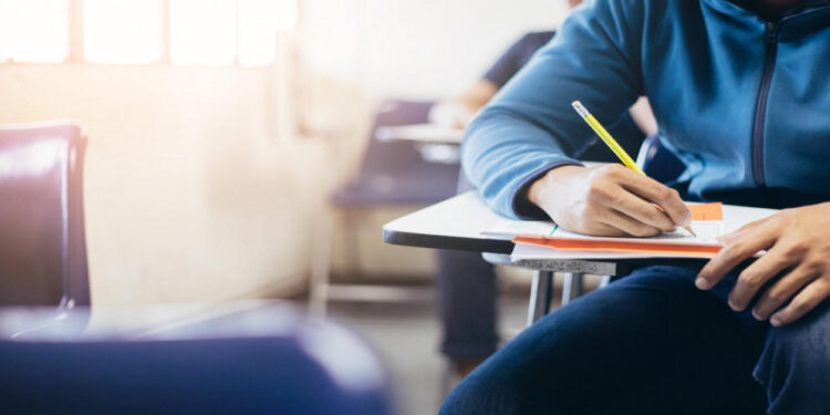 190 مخالفة حتى اليوم الرابع من تكميلية التوجيهي