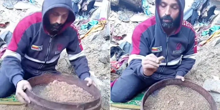 مشهد صادم من ركام غزة.. يجمع عظام زوجته بـ الغربال