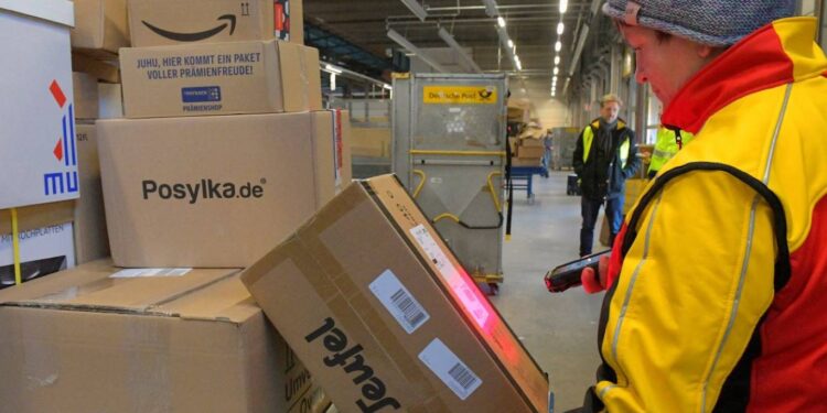 مسح: تعامل الأسر في الأردن مع البريد الخاص يفوق العام