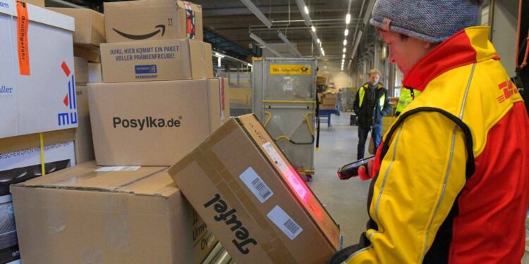 ضريبة مبيعات الـ 16% على الطرود البريدية تدخل حيز التنفيذ