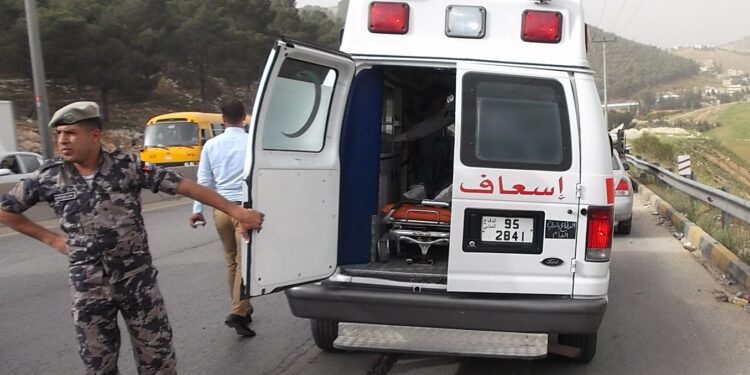 وفاة امرأة واصابة طفلها إثر سقوطهم من مرتفع في إربد