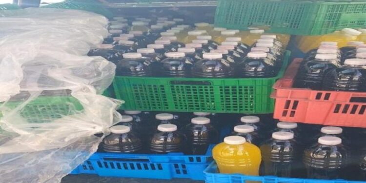 الغذاء والدواء: إتلاف 750 لترا من العصائر الرمضانية ضُبطت في مركبة