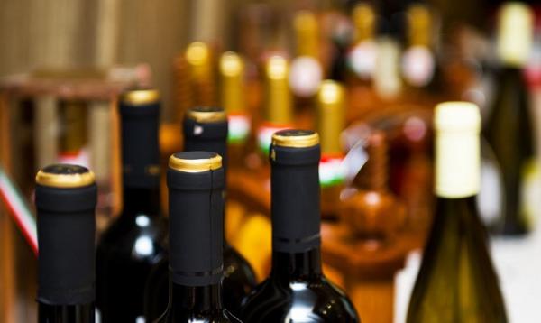 الرياطي والنمور يرفضان ترخيص خمارات في العقبة