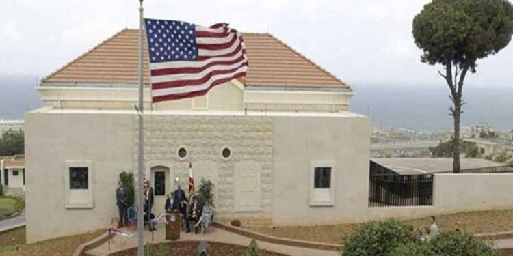 واشنطن تأمر بإجلاء موظفي السفارة الأميركية ببيروت وأسرهم