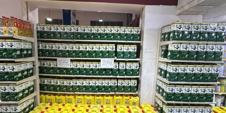 الصناعة : توريد 300 ألف عبوة زيت زيتون لأسواق الاستهلاكيتين نهاية شباط
