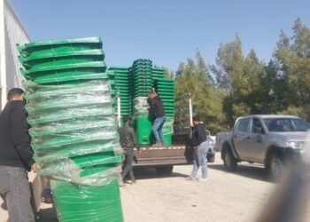 وزارة البيئة توزع 255 حاوية بلاستيكية على محافظات الجنوب
