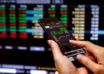 الجرائم الإلكترونية : منصات الثراء الوهمية تُدار من الخارج