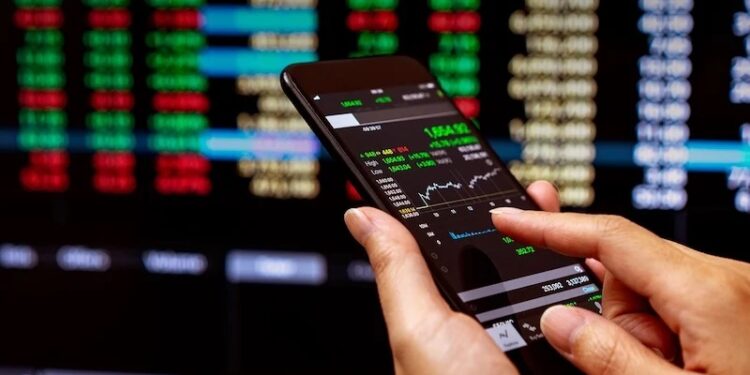 الجرائم الإلكترونية : منصات الثراء الوهمية تُدار من الخارج