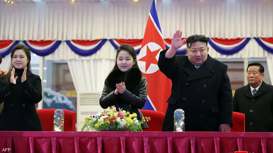 مفاجأة من بيونغيانغ.. كيم جونغ أون يمهد لتولي ابنته الخلافة