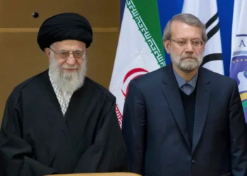 إيران تفترض ضربة أميركية وتنشر منصات صواريخ باليستية وتختار بدائل للقيادة
