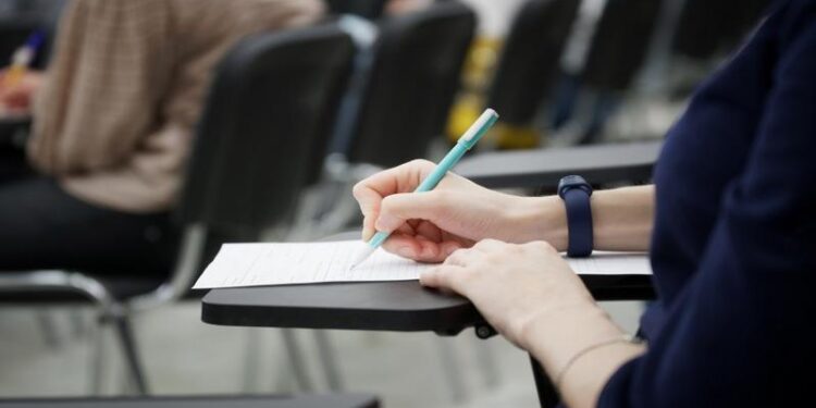 وزارة التربية تعلن نتائج تكميلية التوجيهي إلكترونيا (رابط)