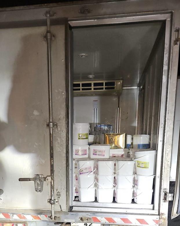 ضبط 1390 كغم ألبان وأجبان مجهولة المصدر وبعلامة تجارية وهمية