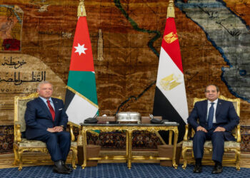 الملك يغادر أرض الوطن متوجها إلى القاهرة