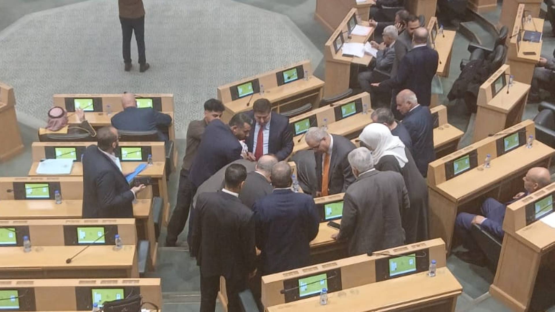 تعرض النائب صالح العرموطي لوعكة صحية مفاجئة تحت قبة البرلمان