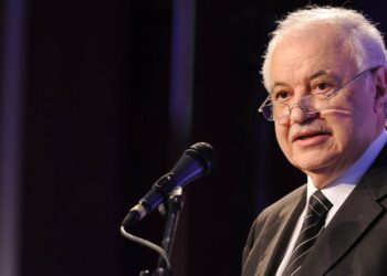 طلال أبو غزالة يقدم مقترحات للحكومة ردا على دراسة عطلة الثلاثة أيام أسبوعيا في الأردن