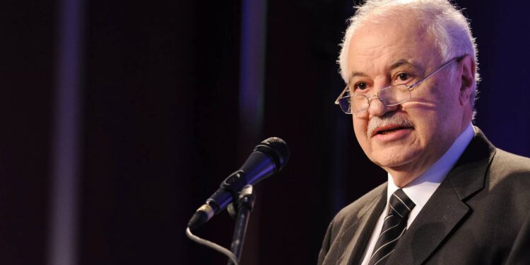 طلال أبو غزالة يقدم مقترحات للحكومة ردا على دراسة عطلة الثلاثة أيام أسبوعيا في الأردن