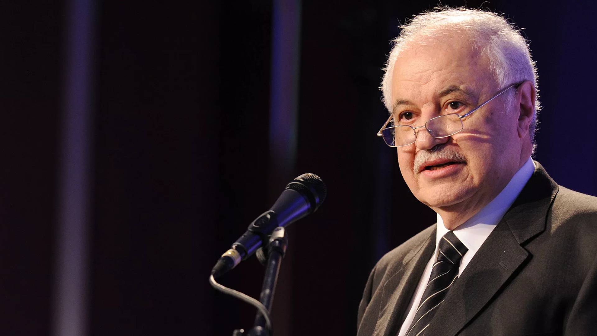 طلال أبو غزالة يقدم مقترحات للحكومة ردا على دراسة عطلة الثلاثة أيام أسبوعيا في الأردن