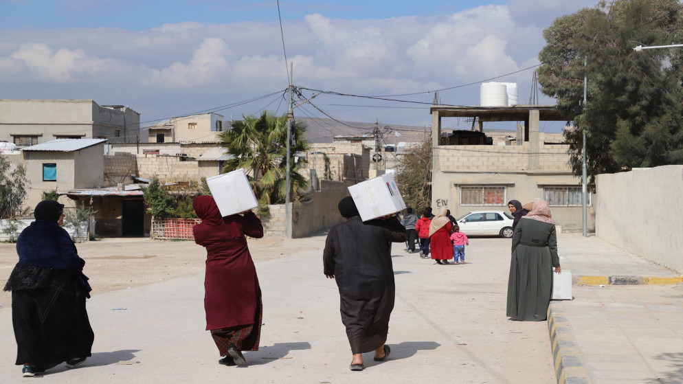 الخيرية الهاشمية توزع طروداً غذائية على اللاجئين الفلسطينيين