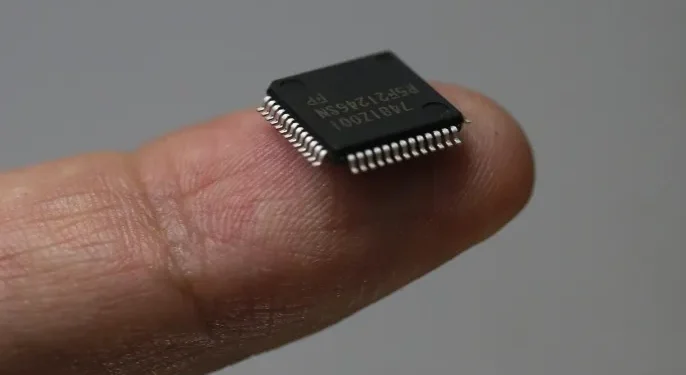 الحكومة تطرح فرصا صناعية تشمل مكونات الدرون وأشباه الموصلات