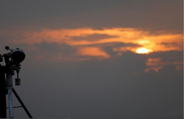 الجمعية الفلكية تحذر من النظر في التلسكوب أو المنظار للبحث عن هلال رمضان الثلاثاء