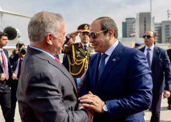 الملك والرئيس المصري يعقدان مباحثات في القاهرة