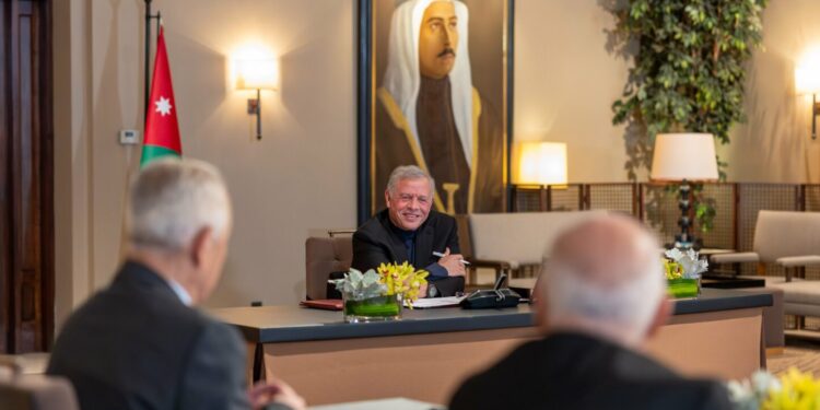 الملك يؤكد ضرورة غرس القيم الإنسانية والتطوعية في الأجيال القادمة