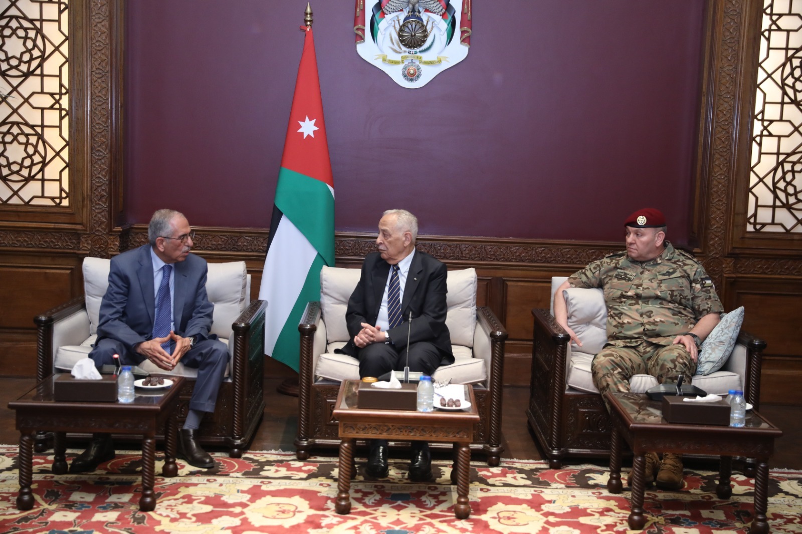 العيسوي يلتقي وفدا من اللجنة الوطنية للعسكريين السابقين