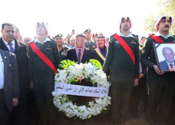 مندوبا عن الملك وولي العهد… العيسوي يشارك في تشييع جثمان رئيس الوزراء الاسبق أحمد عبيدات